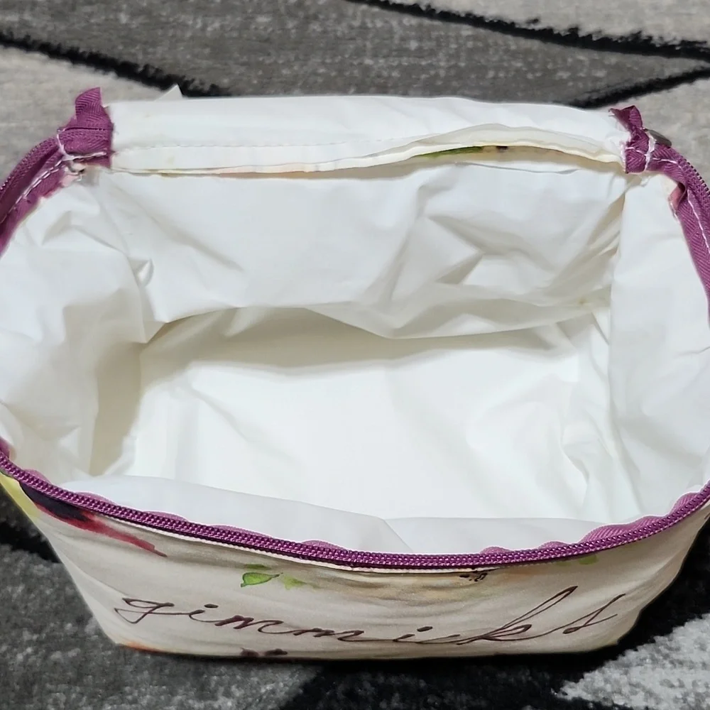 Buckle gimmicks insulated